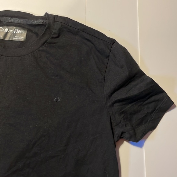 Calvin Klein solid black logo T-shirt - Picture 2 of 4